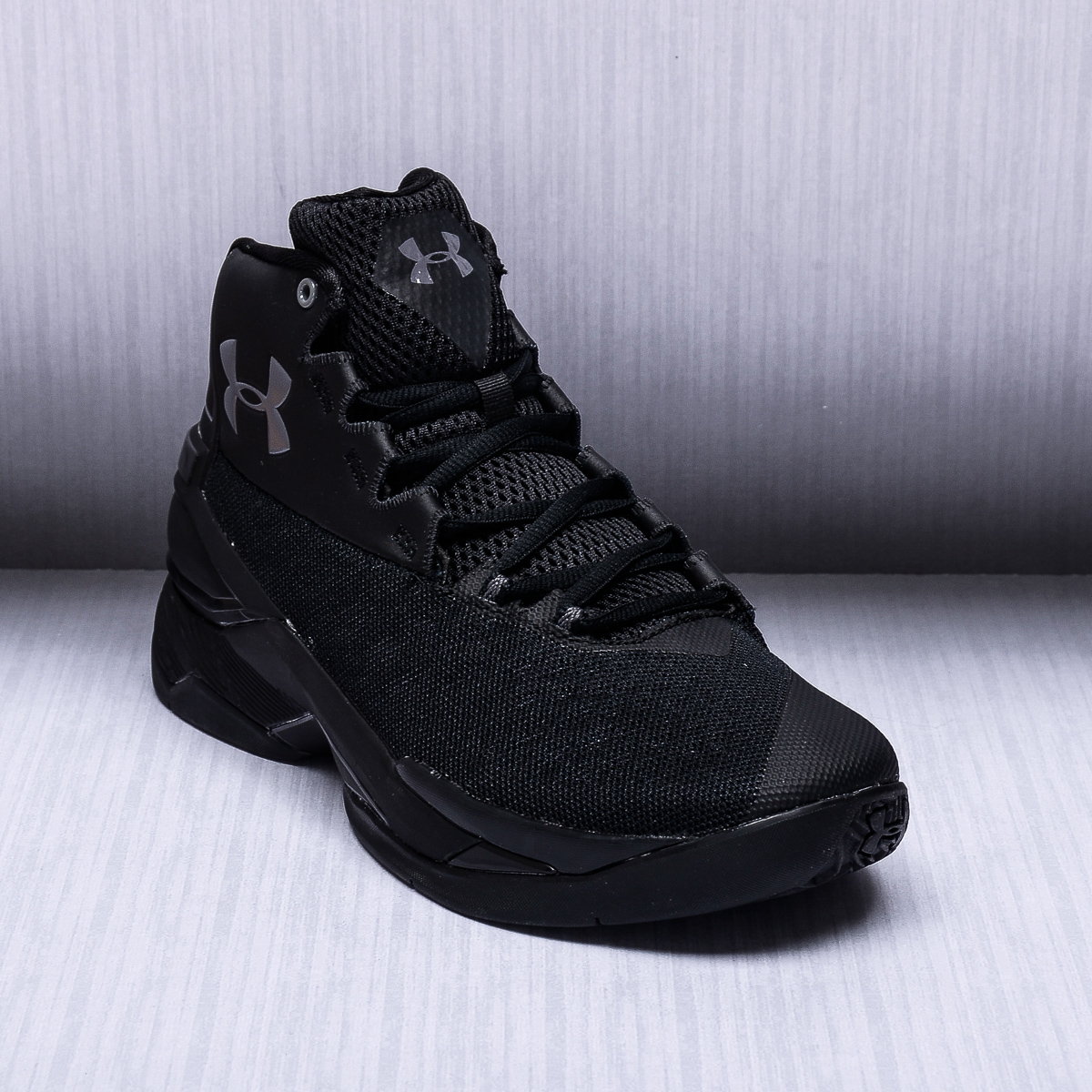 all black under armor shoes